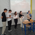 Schüler:innen der Projektpartnerschulen aus Poprad (Slowakei) und Přerov (Tschechien) präsentieren
